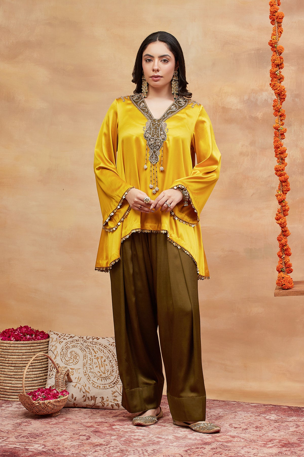 Annapurna Kanak Hand Embroidered Banarasi Farshi set