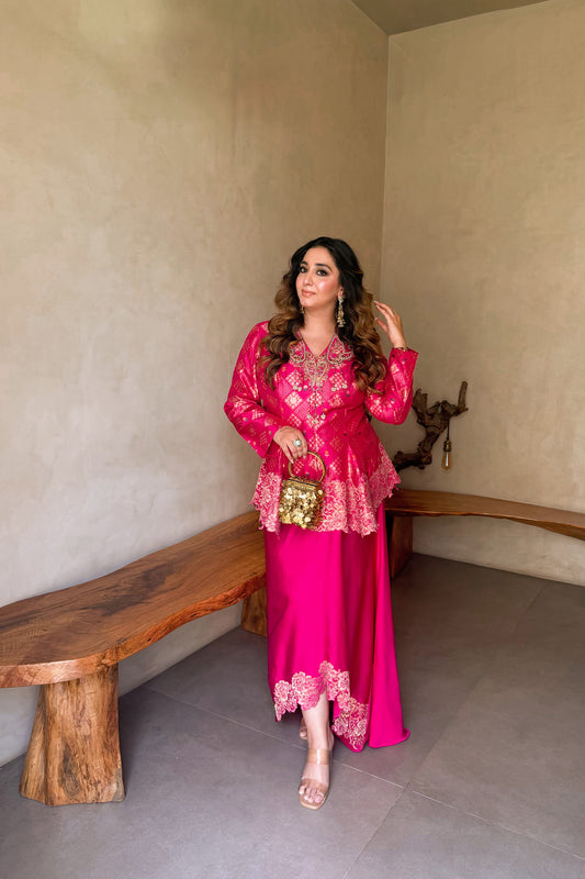 Shiana Kothari In Assi Gulnaar Hand Embroidered Banarasi Skirt Set