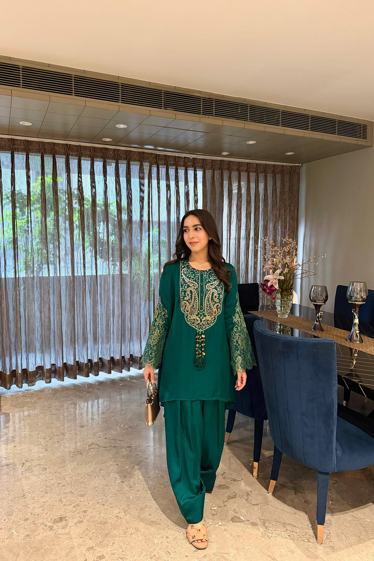 Gauri Munjal In Panchganga Harit Hand Embroidered Banarasi Farshi Set