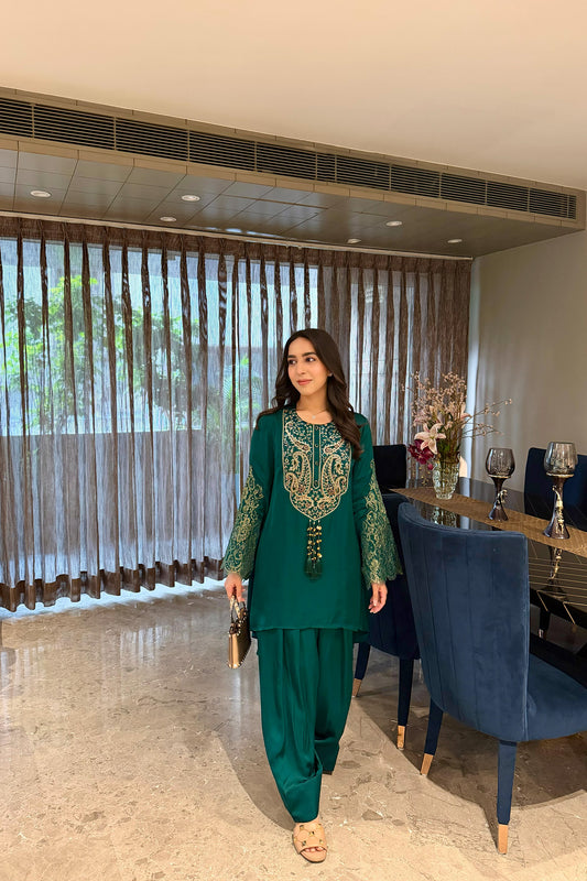 Gauri Munjal In Panchganga Harit Hand Embroidered Banarasi Farshi Set