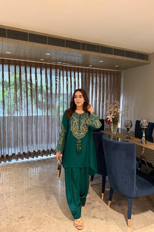 Gauri Munjal In Panchganga Harit Hand Embroidered Banarasi Farshi Set